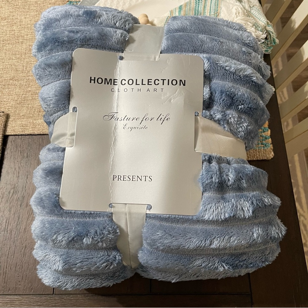 NWT throw blanket 60x78